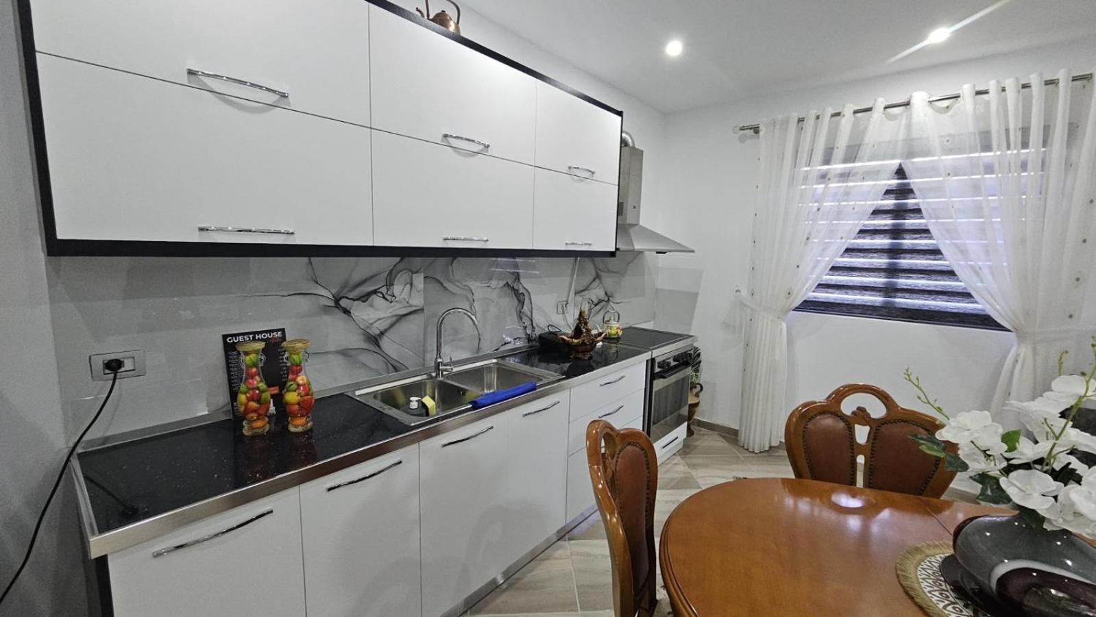 Guesthouse Albi Berat Eksteriør bilde